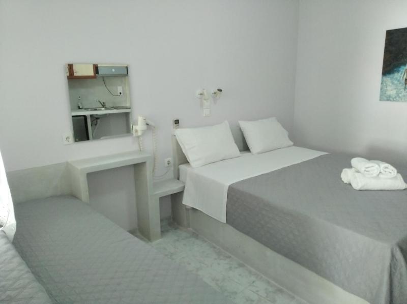 Studio with Sofa Bed image 3