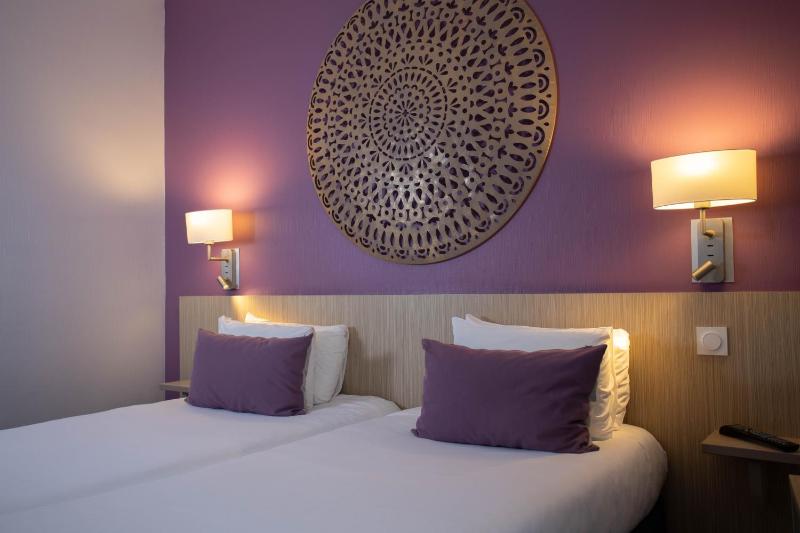 Superior Twin Room image 4