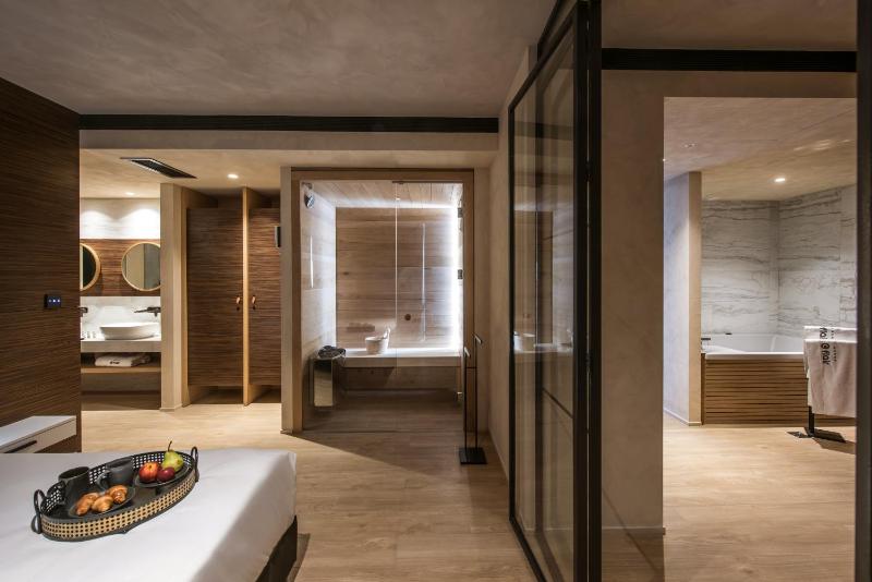 Excellence King Suite image 3