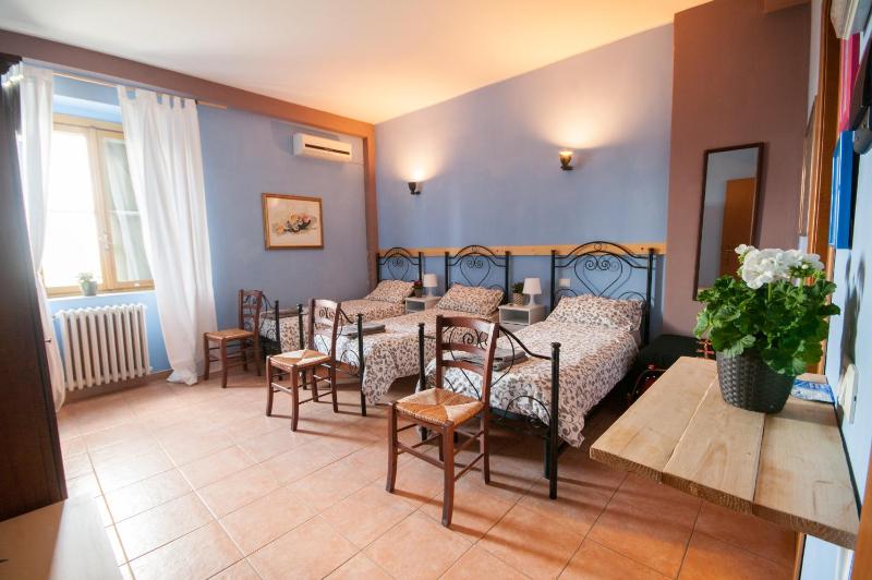Classic Triple Room image 2