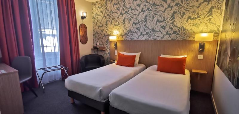 Superior Twin Room image 1