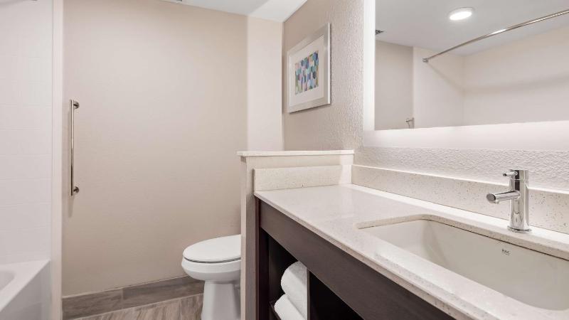 King Suite with Kitchenette image 2