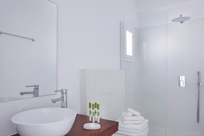 Double Room with Sea View image 3