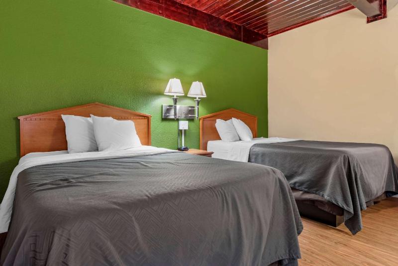 Double Room with Two Double Beds - Smoking image 3