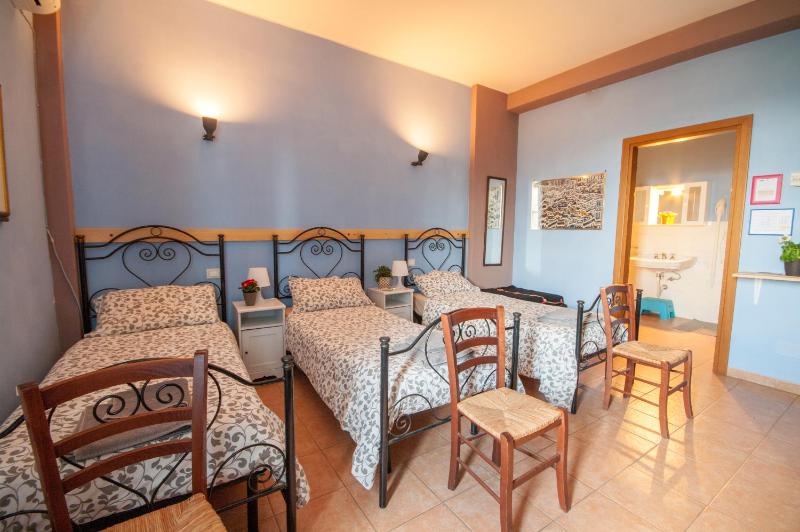 Classic Triple Room image 3