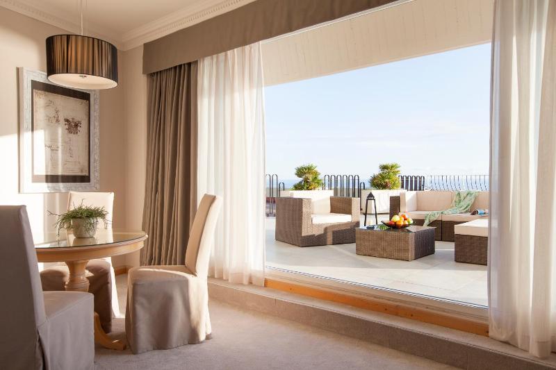 Ambassador Suite image 4
