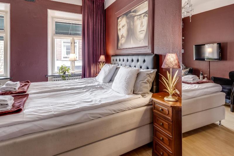 Double Room image 4