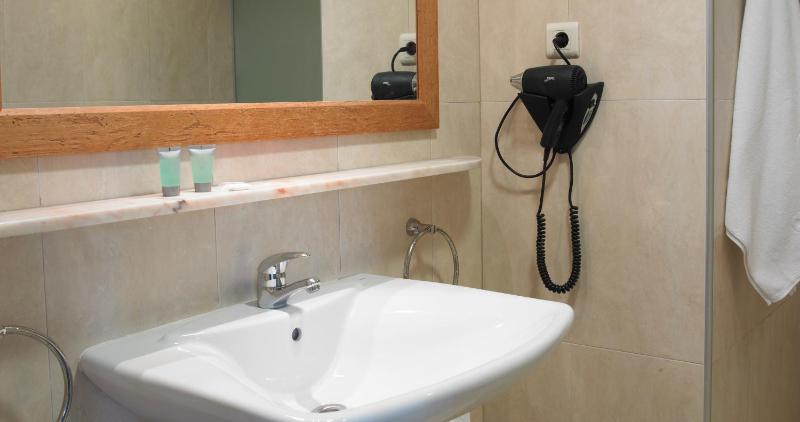 Double or Twin Room image 2
