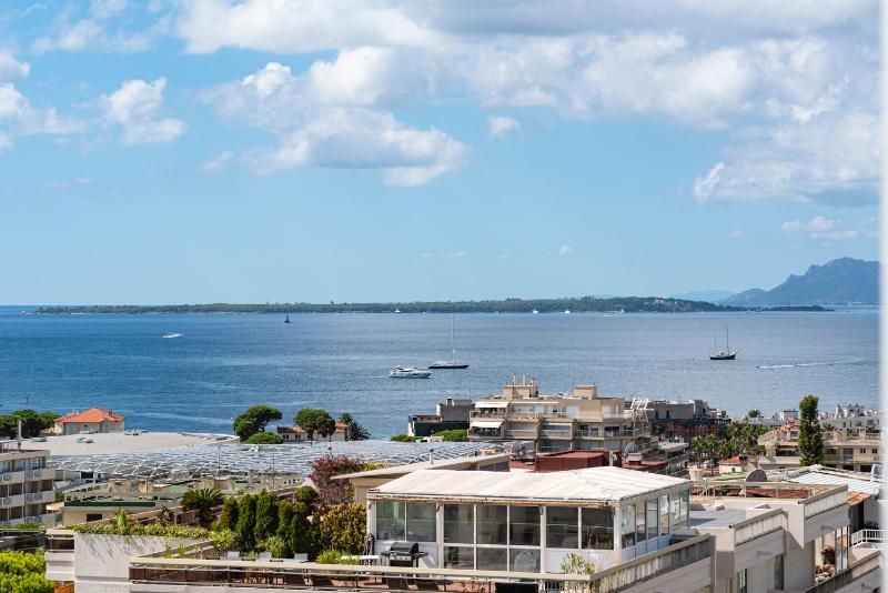 Vue mer 180° cocon à 7 min de la plage piscine AC Images
