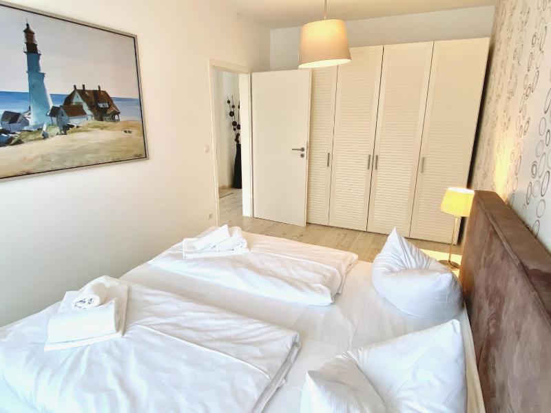 Deluxe One-Bedroom Apartment image 4