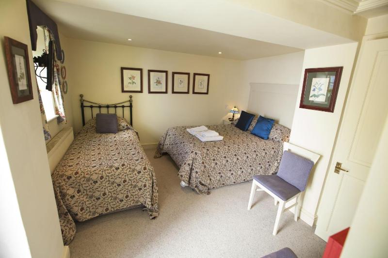 Family Room image 3