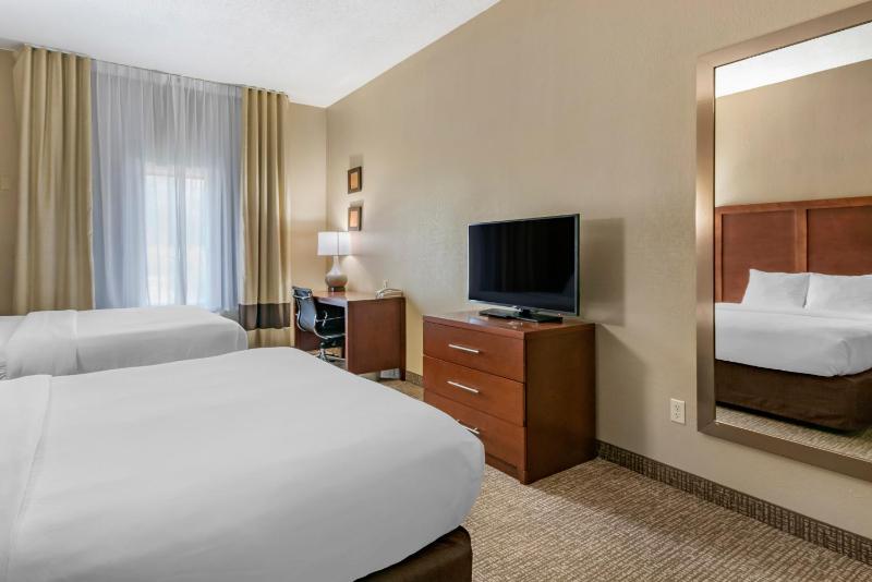Queen Suite with Two Queen Beds and Sofa Bed image 4