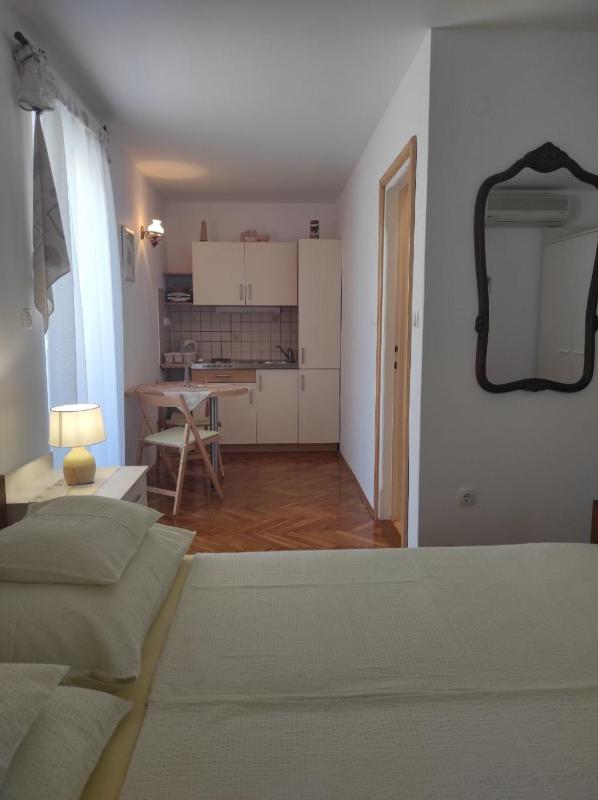 Studio Apartment 2 image 2