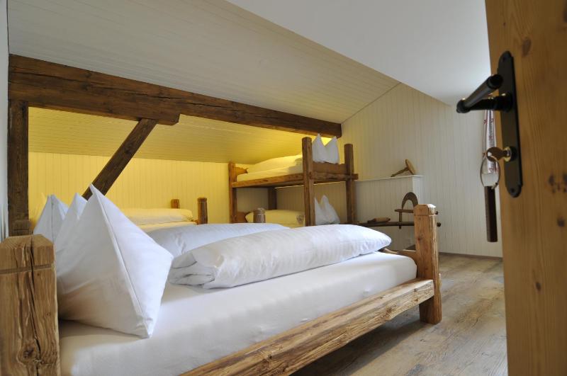 Quintuple Room with Shared Bathroom (No. 4) image 1