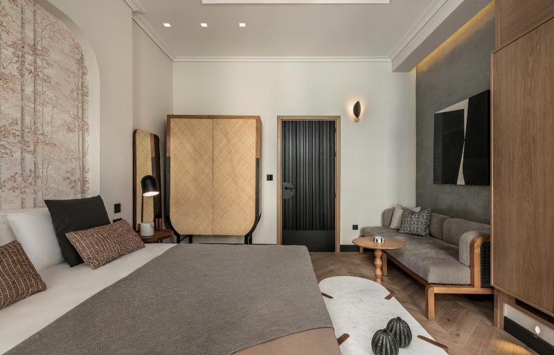 King Suite with Balcony image 2