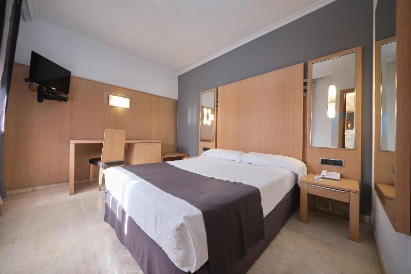 Double or Twin Room image 2
