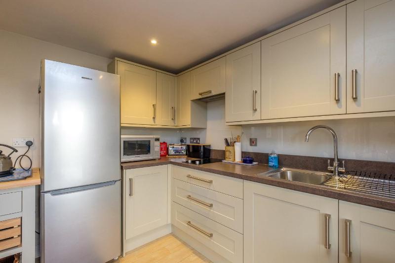 White Cottage Apartment - image 3