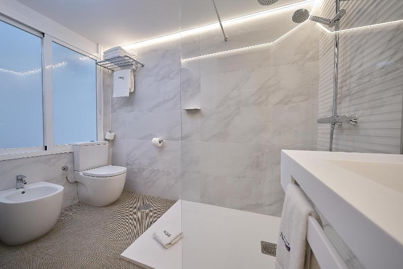 Triple Room image 3