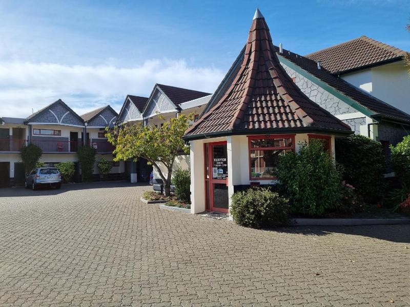 Amross Court - image 1