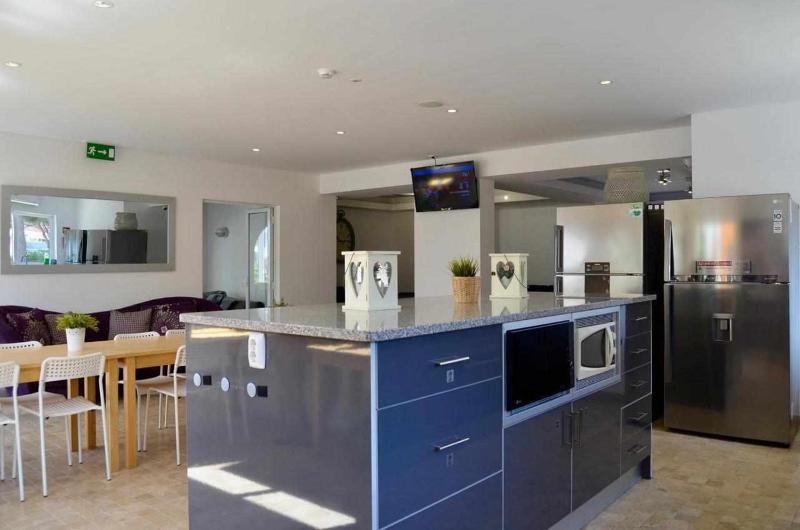 Eight-Bedroom House image 2