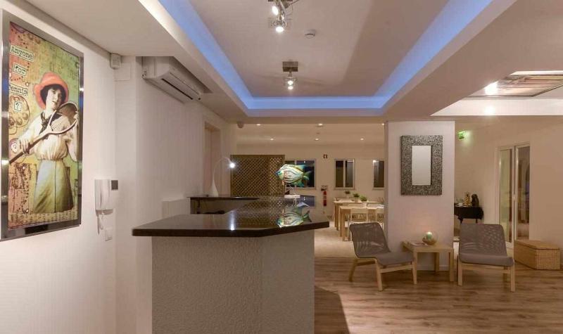 Villa | w/ Private Pool Tennis Courts & Golf Putt - image 20