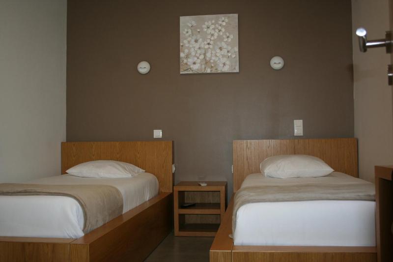 Twin Room image 2