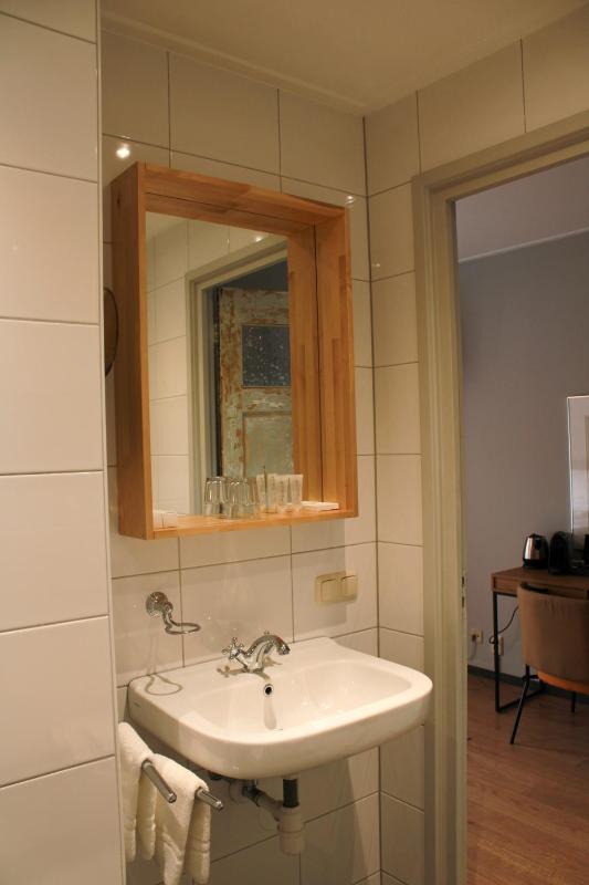 Deluxe Queen Room image 2