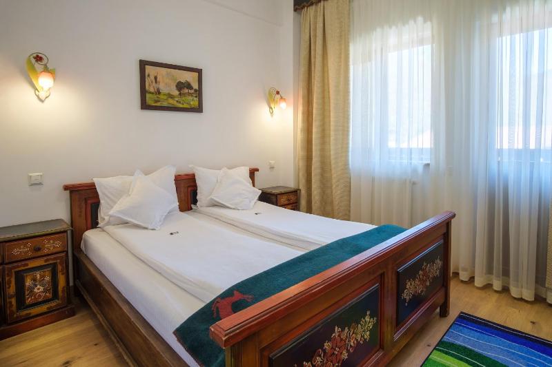 Double Room with Balcony image 3
