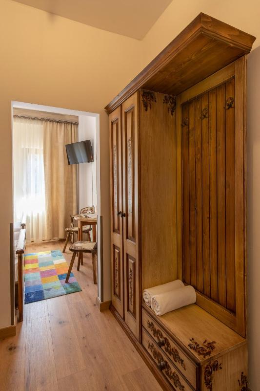 Twin Room with Balcony image 2