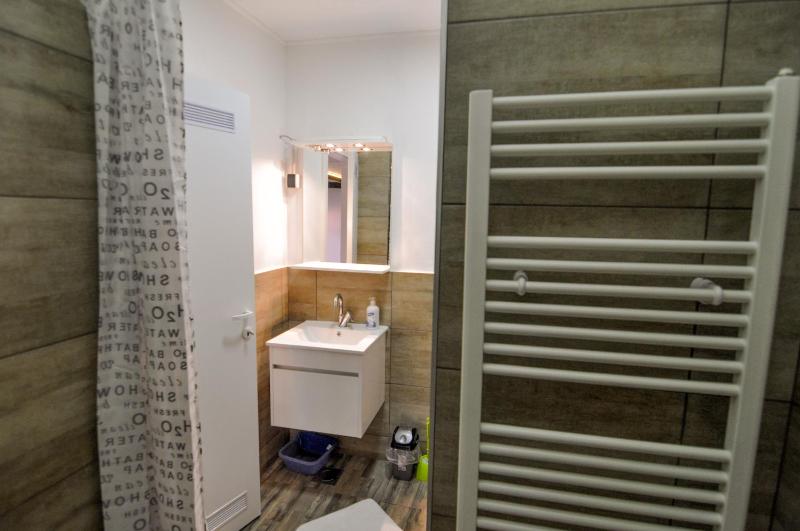 One-Bedroom Apartment image 3