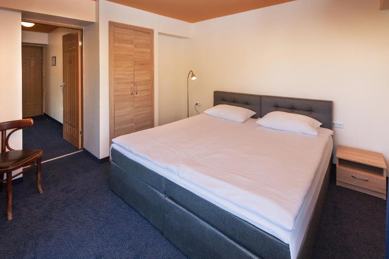 Tauras Center Hotel - image 30