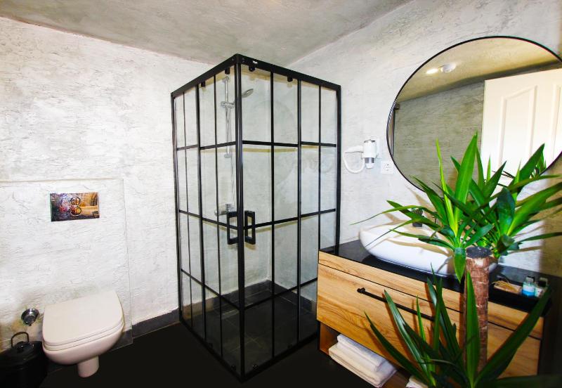 Deluxe Double Room with Two Double Beds image 3