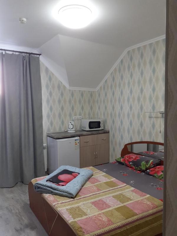 Standard Double Room image 3