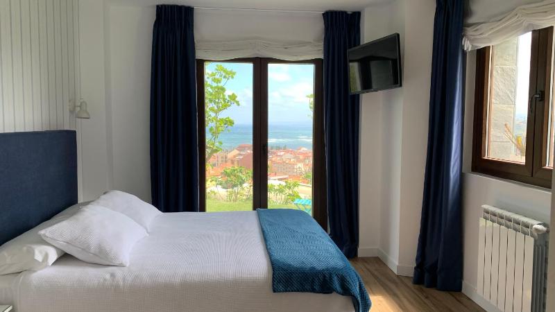 Deluxe Double Room with Balcony and Sea View image 4