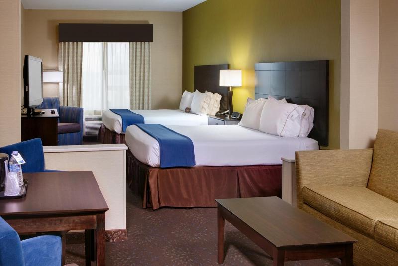 Queen Suite with Sofa Bed - Non-Smoking image 1