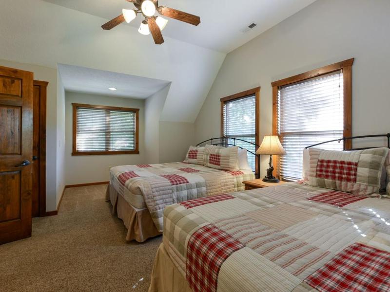 Lodge 243 - image 32