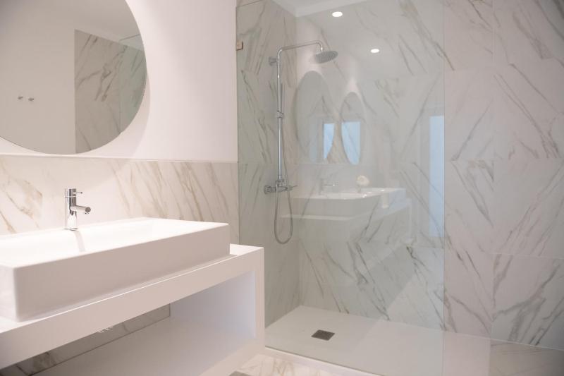 Master Suite image 3