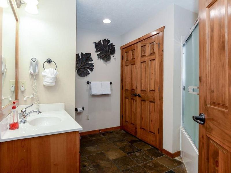 Lodge 371 - image 3