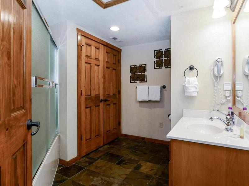 Lodge 371 - image 20