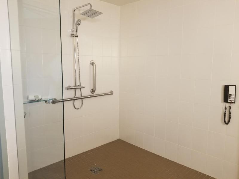 Standard King Room image 4