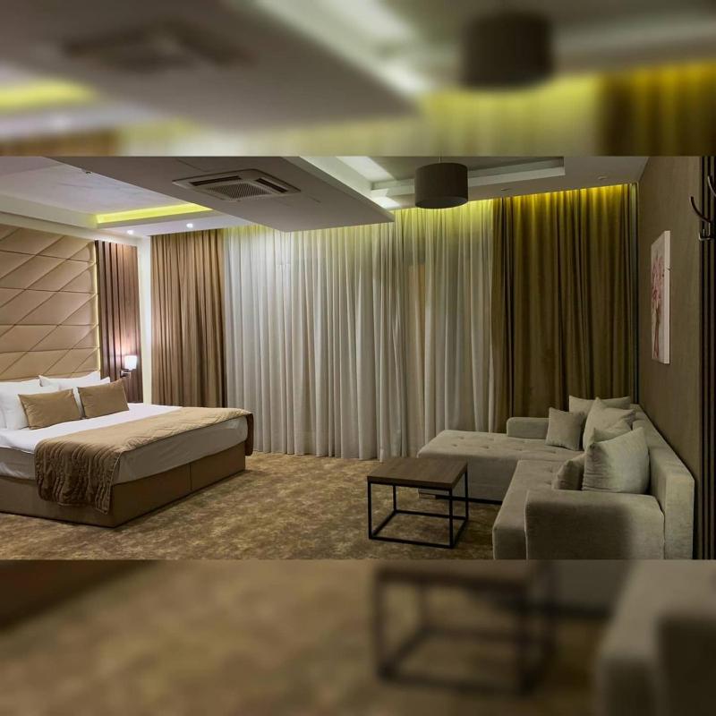 Deluxe Double Room with Extra Bed image 1