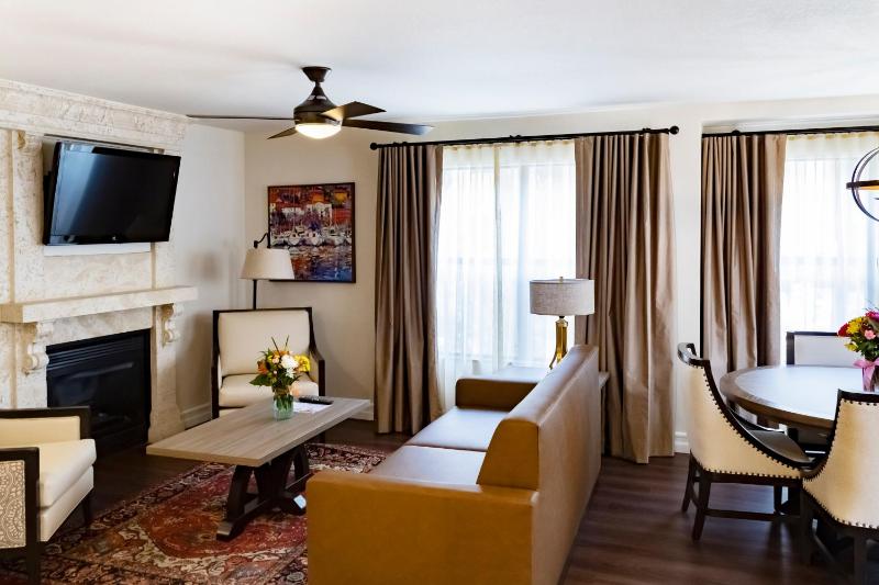 Deluxe One-Bedroom Villa with Sofa Bed image 2