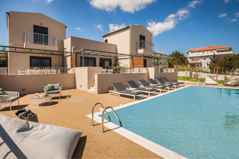 Villa image 1