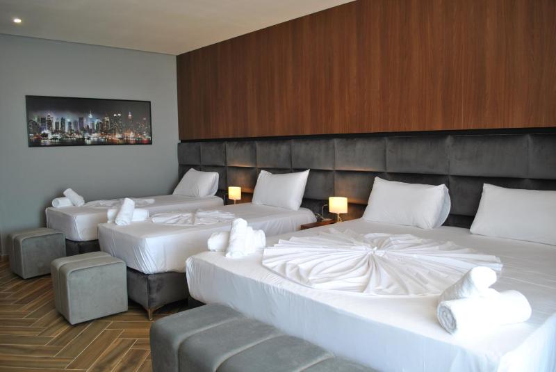 Classic Quadruple Room image 3