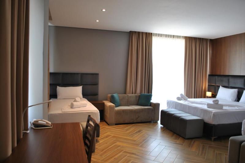 Classic Quadruple Room image 4