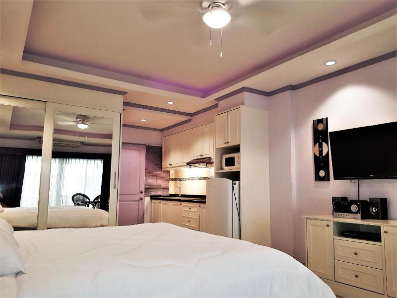 Baan Suan Lalana modern ground floor studio apartment Pattaya - image 11