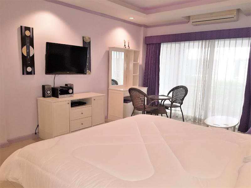 Baan Suan Lalana modern ground floor studio apartment Pattaya - image 12