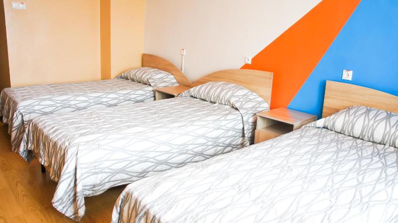 Standard Triple Room image 3