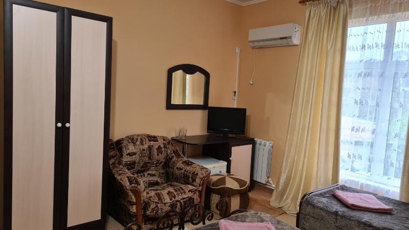 Standard Triple Room image 2