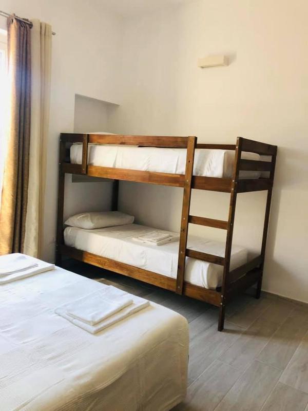Deluxe Double or Twin Room image 3